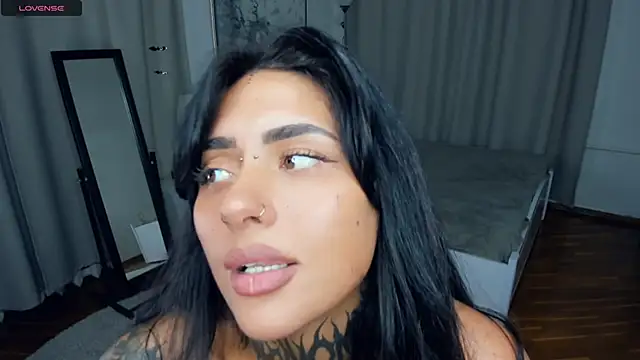 CharimgSabrina webcam