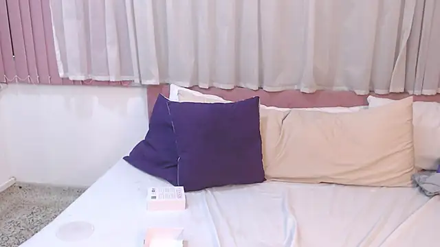 ScarletLevis webcam