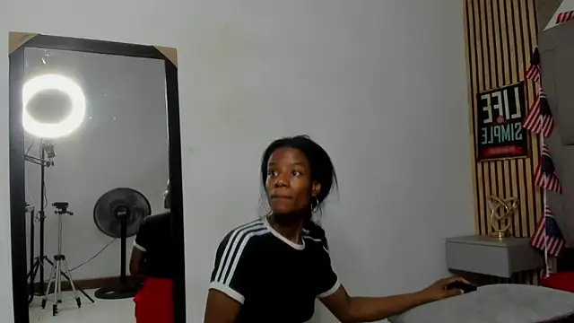 dafnnelewis webcam