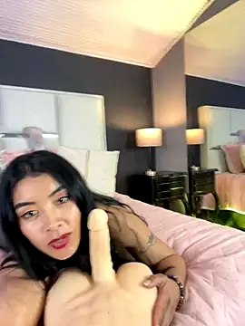 BellaFernandez__ webcam