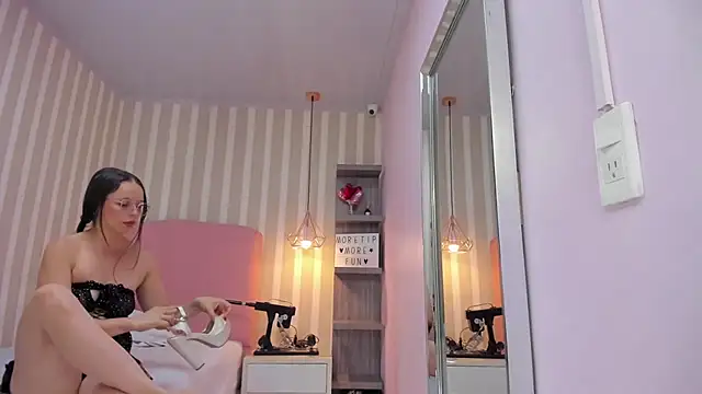 LORELAIGIVEN webcam