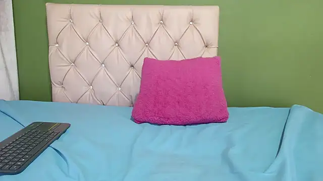 Lucia_Spear webcam