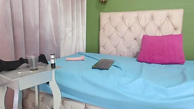 Lucia_Spear webcam