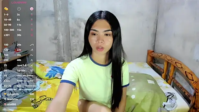 UrHotSexyShine webcam