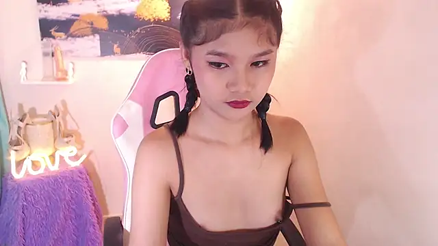 NicoleAsianHot1111 webcam