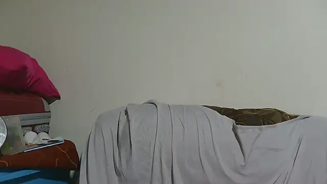 sluttylaura21 webcam