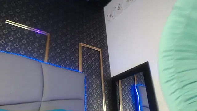 CandyQueenGold webcam
