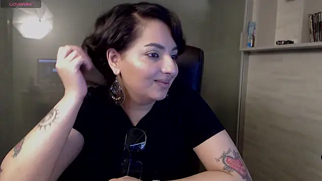 BustyAllyy webcam