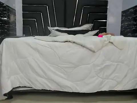 Isis_Greyy webcam