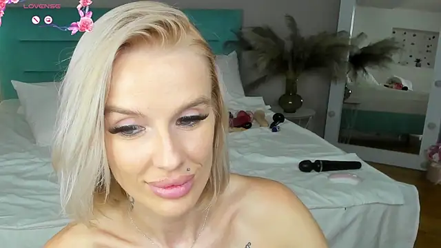 Lana_kitty__ webcam