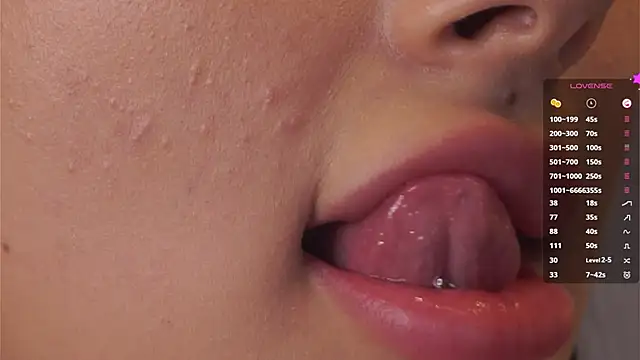 ChanelKnows webcam