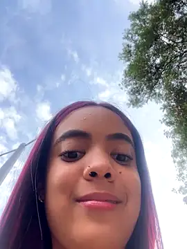NAUGHTY_LITTLE_18 webcam