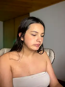Cami18_pinkk webcam