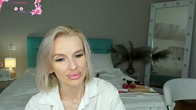 Lana_kitty__ webcam