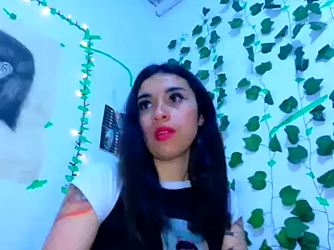 lucywhite13 webcam