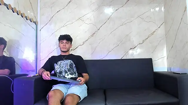 liam_genner_ webcam
