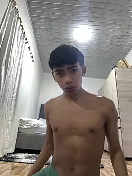 AlanCutee webcam
