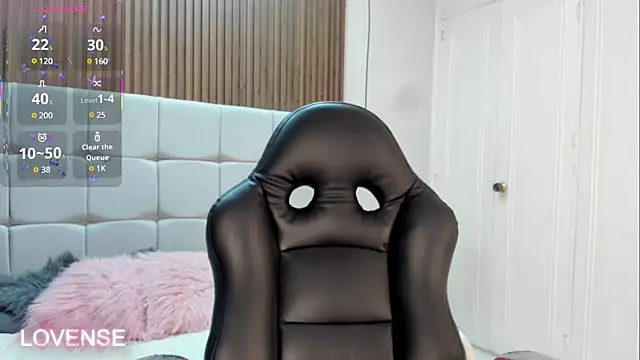 SKYLERWHIITEE webcam
