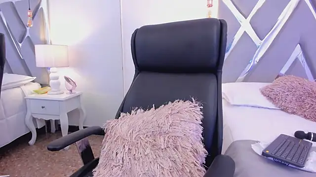 MelodyWinx webcam