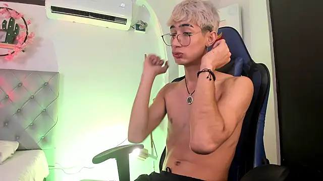 NovaaWheler webcam