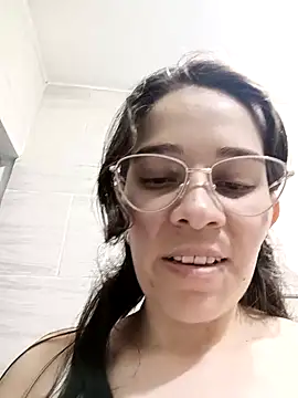 Isabella5_Brown_ webcam