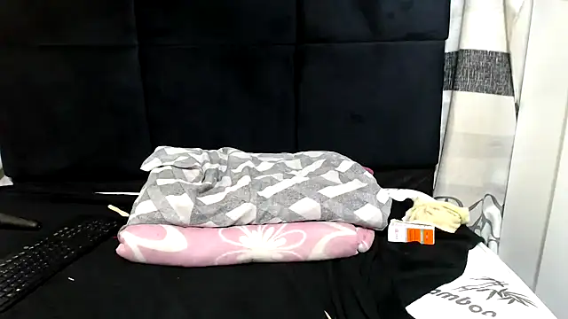 SweetHotBabby18 webcam