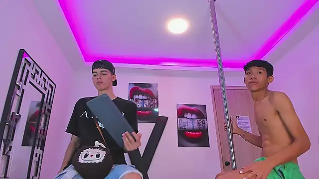 TWINKS_FRIENDS webcam