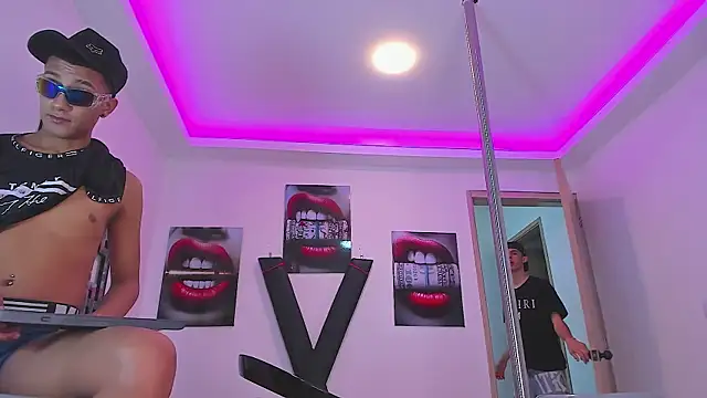 TWINKS_FRIENDS webcam