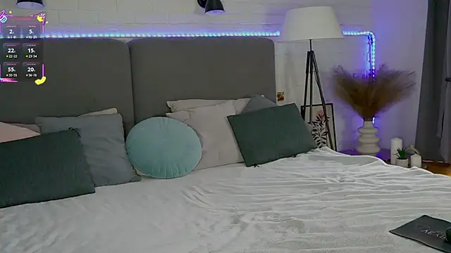 Selena_Lily webcam