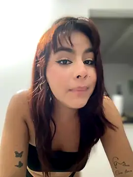 Zarah_Blare webcam