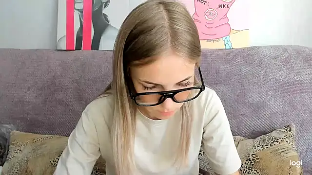 hitgyrl - HitGyrl's free webcam