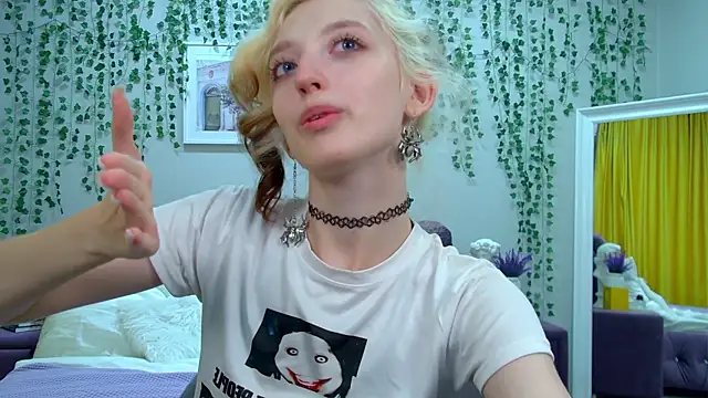 MistyMarlo webcam