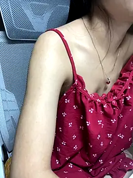 mina048 - Mina048's free webcam
