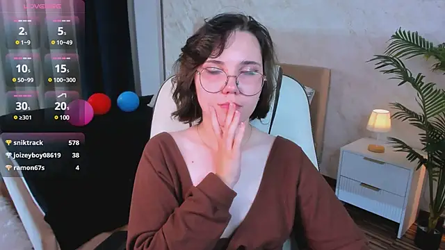 FlirtyLili webcam