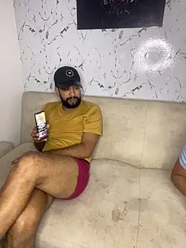 HandsomeLuxuryMen webcam