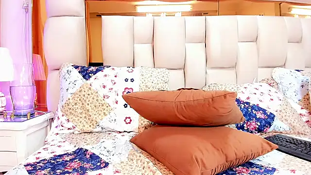 ShantalGirs webcam