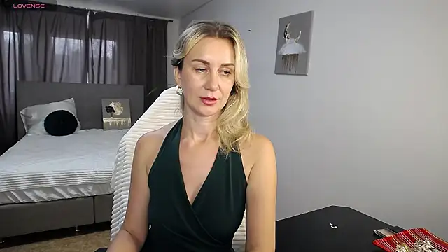 Vanessa_Nowak from StripChat is Freechat