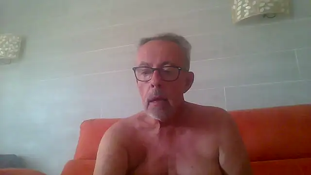 tuggy59 - Tuggy59's free webcam - UK Sex Cams