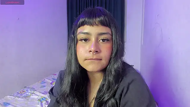 Zoe_Seraphine webcam