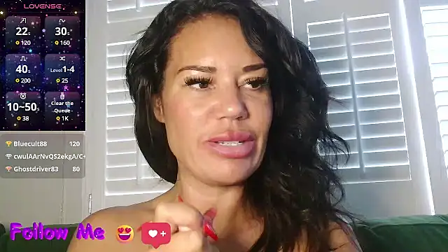 LovelyLucinda webcam