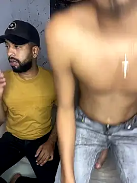 HandsomeLuxuryMen webcam
