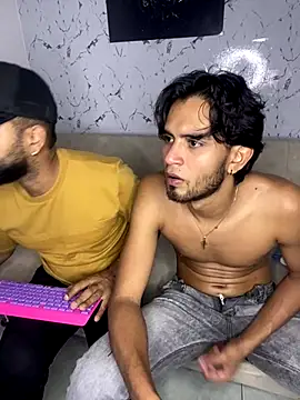HandsomeLuxuryMen webcam