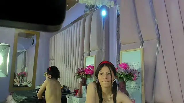 Sasha_Petitte webcam