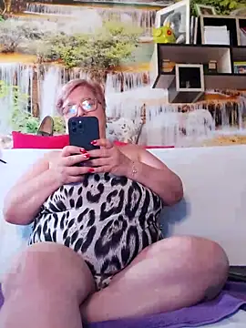 queenpammy1 - QueenPammy1's free webcam - UK Sex Cams
