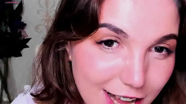 KindHazelHere_ webcam