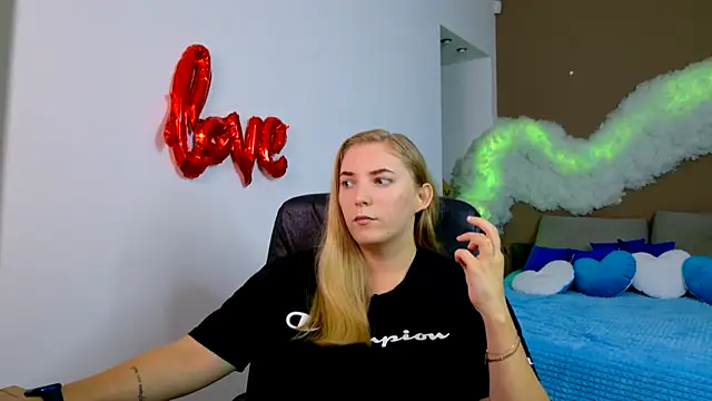 LunaSloan webcam
