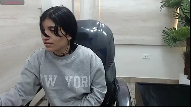 Hussy_Maid webcam