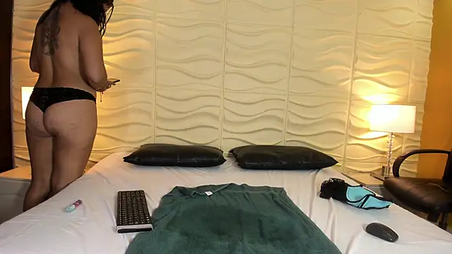 Bela_Jones webcam