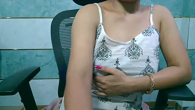 Lovely_Sanvi webcam