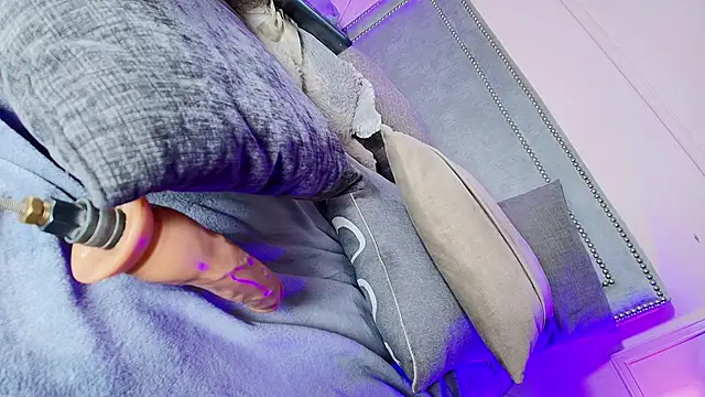 Mia_Martinez_0 webcam